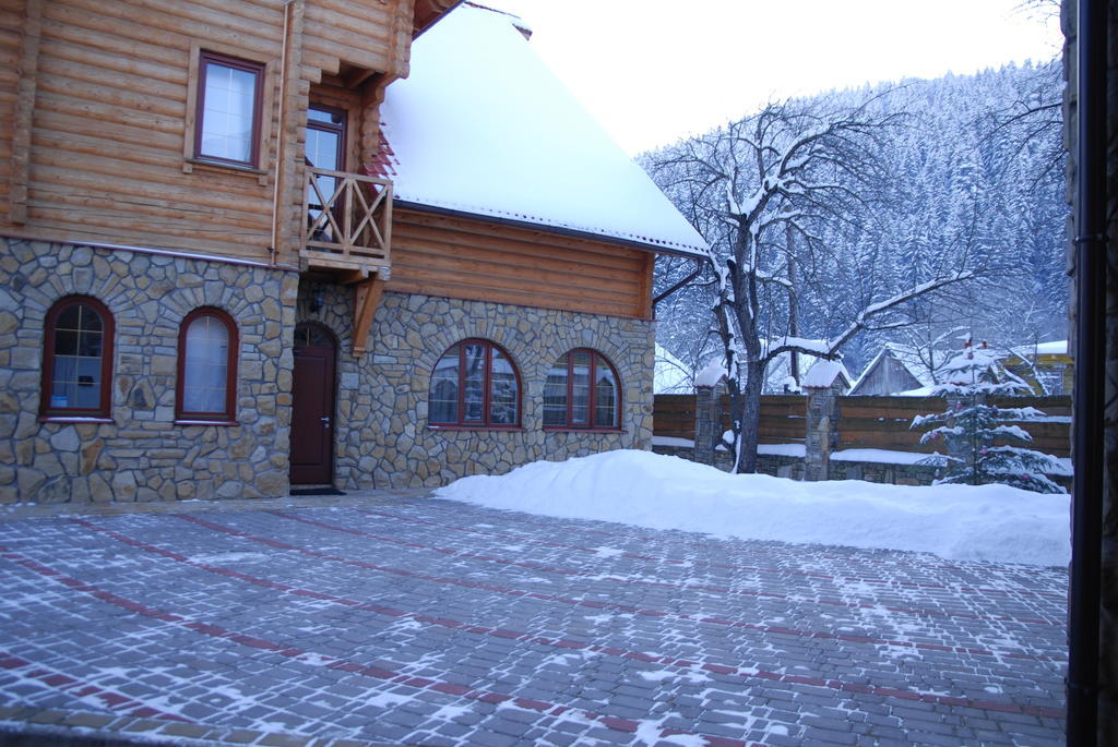 Villa Bilogirya Jaremče Esterno foto